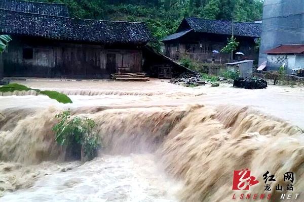 龙山县启动应急值班制度 及时应对暴雨天气