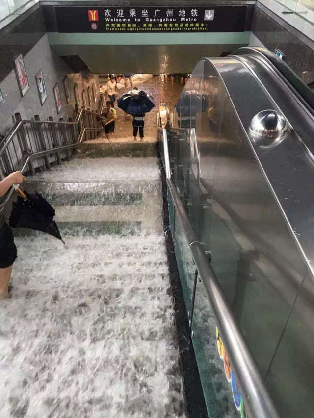广州下午转雷阵雨今早大水漫入长湴地铁站