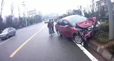 终于明白，为什么很多人错把油门当刹车了