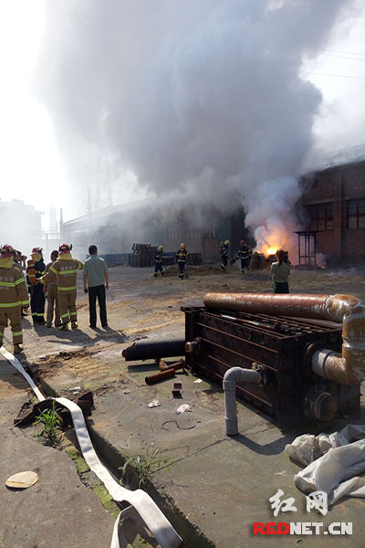 株洲一化工厂黄磷自燃引发火灾目前无人员伤亡