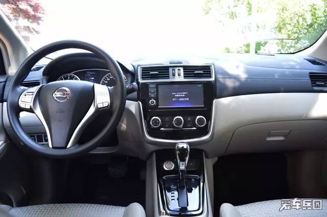 外观内饰都漂亮很多了 这款车年轻人一定喜欢！