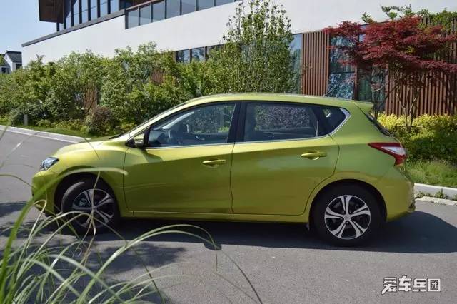 外观内饰都漂亮很多了 这款车年轻人一定喜欢！