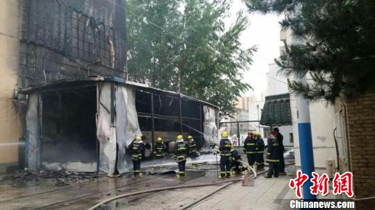 呼和浩特一中学发生火灾 700余名学生疏散(图)