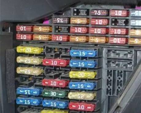 实用学堂：行车记录仪如何藏线才美观？