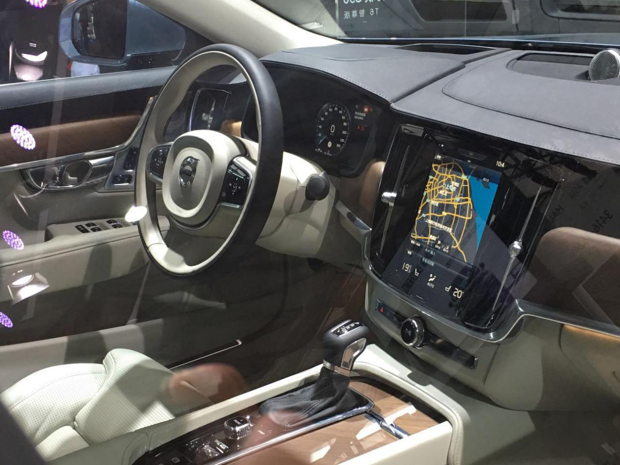 沃尔沃：一只用黑科技秀你一脸的傲娇大白