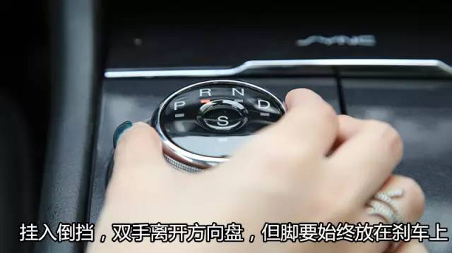 意想不到！女司机停车速成原来这么简单？