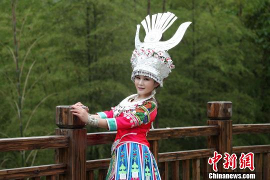 "苗岭百灵"阿苗千千:让大山里的歌声走向世界