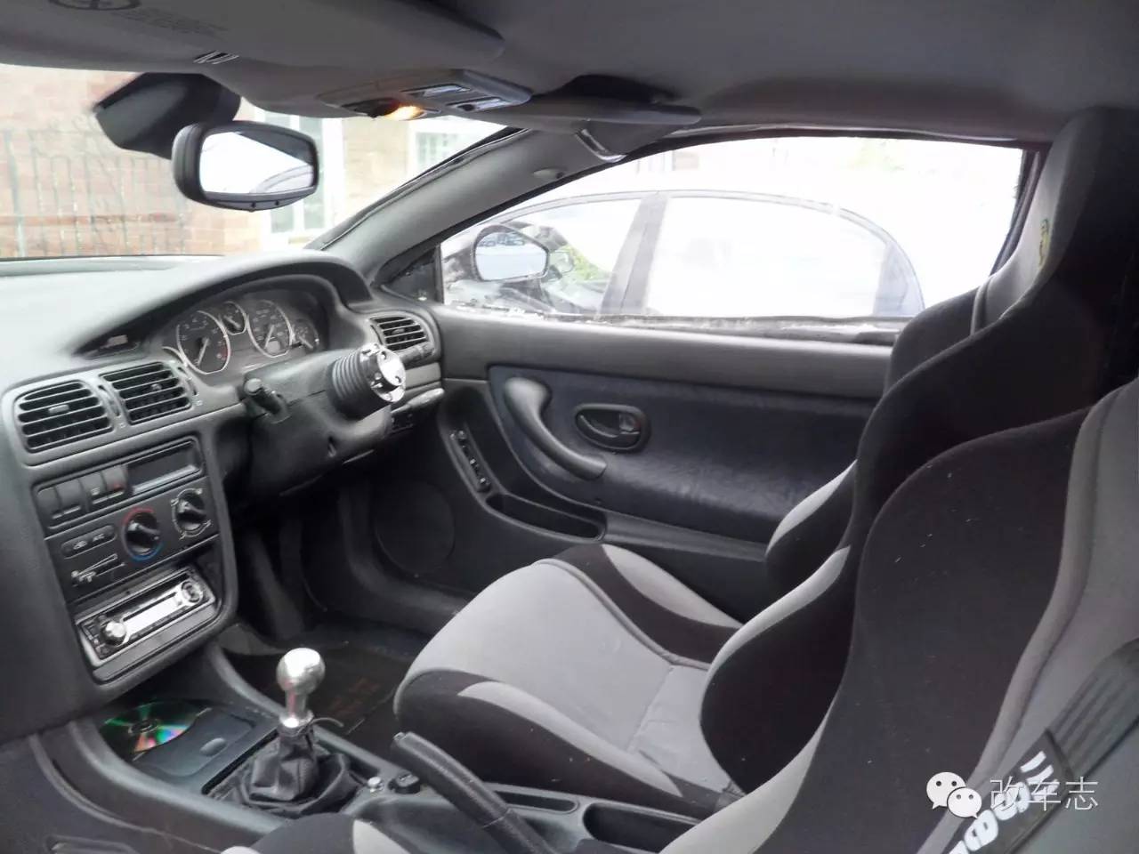 小伙开法拉利跑车，美女坐上车后一脸懵逼