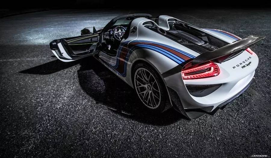 无声却黯淡万物，无情却俘获众心