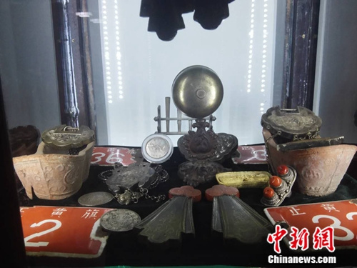 阿龙收藏的一些胡同门牌及其他老物件