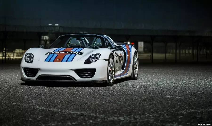 无声却黯淡万物，无情却俘获众心