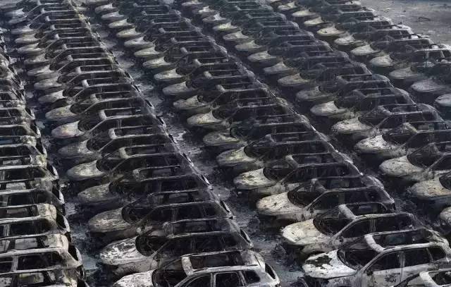 谁导致价值两亿的汽车变成了废铁？