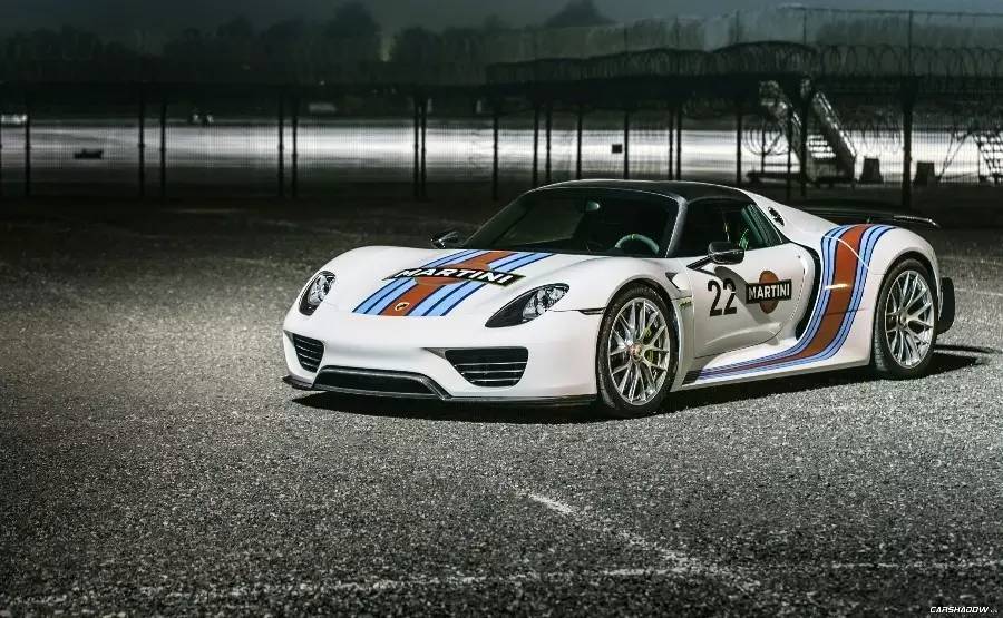 无声却黯淡万物，无情却俘获众心