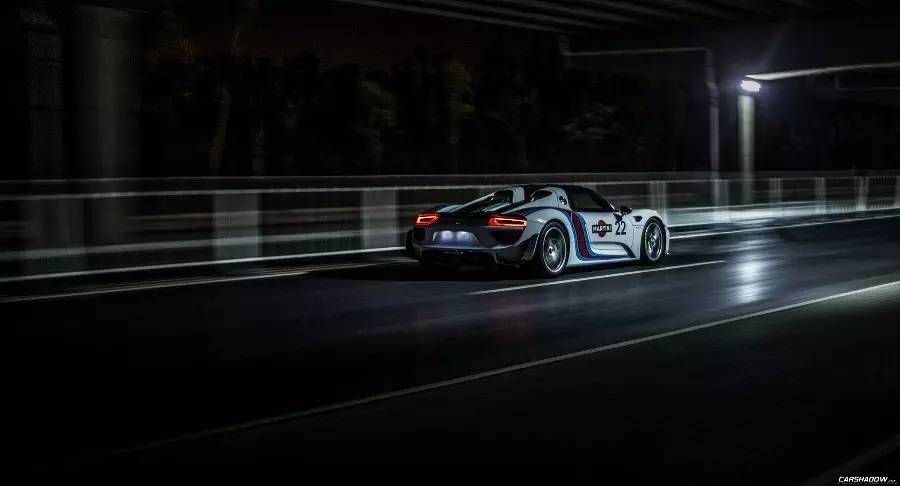 无声却黯淡万物，无情却俘获众心