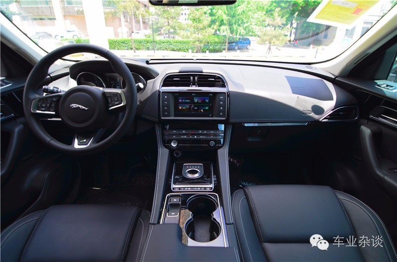 后来者居上，捷豹F-PACE VS保时捷Macan