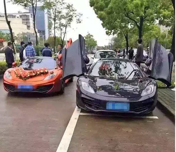 迈凯伦撞毁宝马760，两车司机下车对视一笑