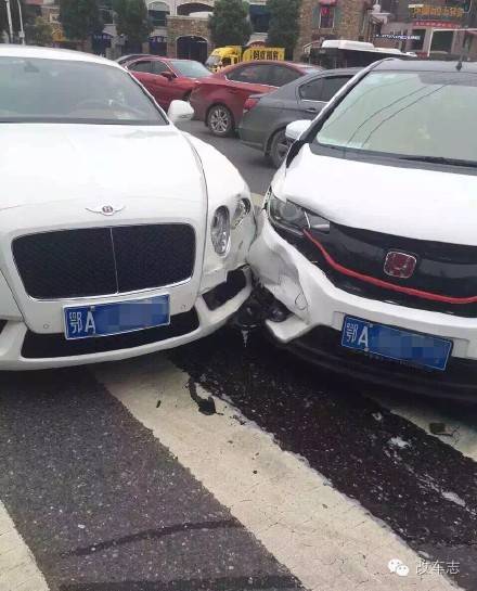 车主哭晕：飞度撞宾利判全责，得赔多少钱