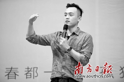 作家刘同携新书惠州签售_新浪新闻