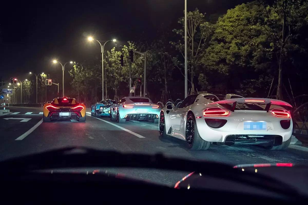 昨晚朋友圈刷屏的6辆神车夜袭魔都街头！