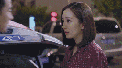 性感不过衬衫一件《翻译官》才开播,大幂幂就迫不及待演绎了两款条纹