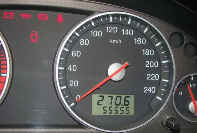 机油变黑就该换？添加剂到底有没有用？