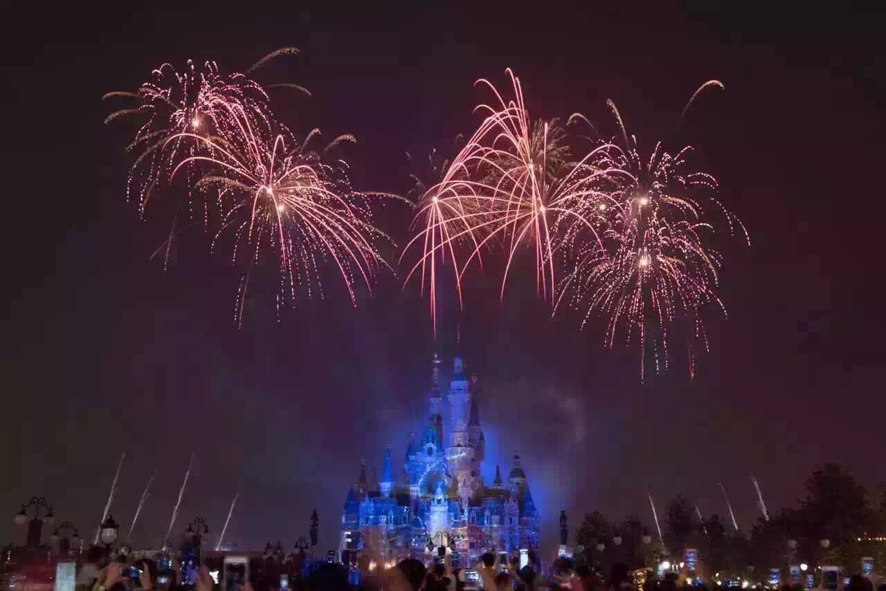【图文】上海迪士尼"夜光幻影"烟花首秀!现场沸腾