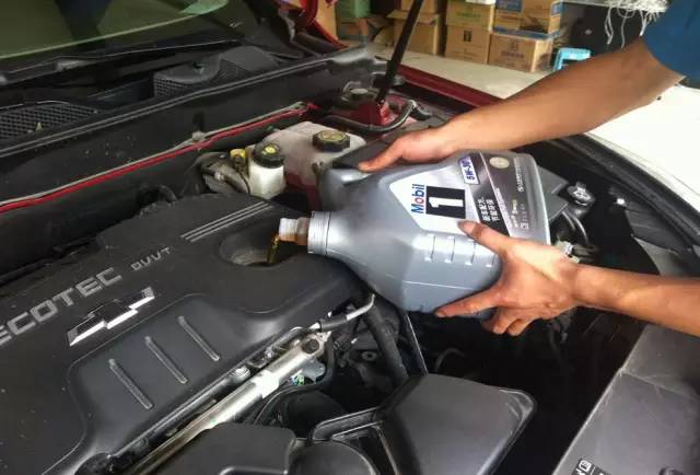 机油变黑就该换？添加剂到底有没有用？