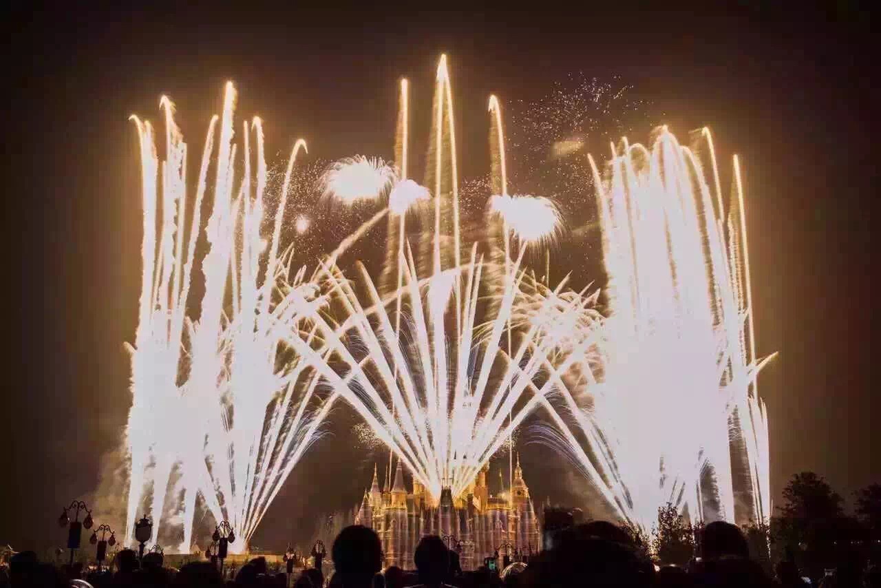 【图文】上海迪士尼"夜光幻影"烟花首秀!现场沸腾
