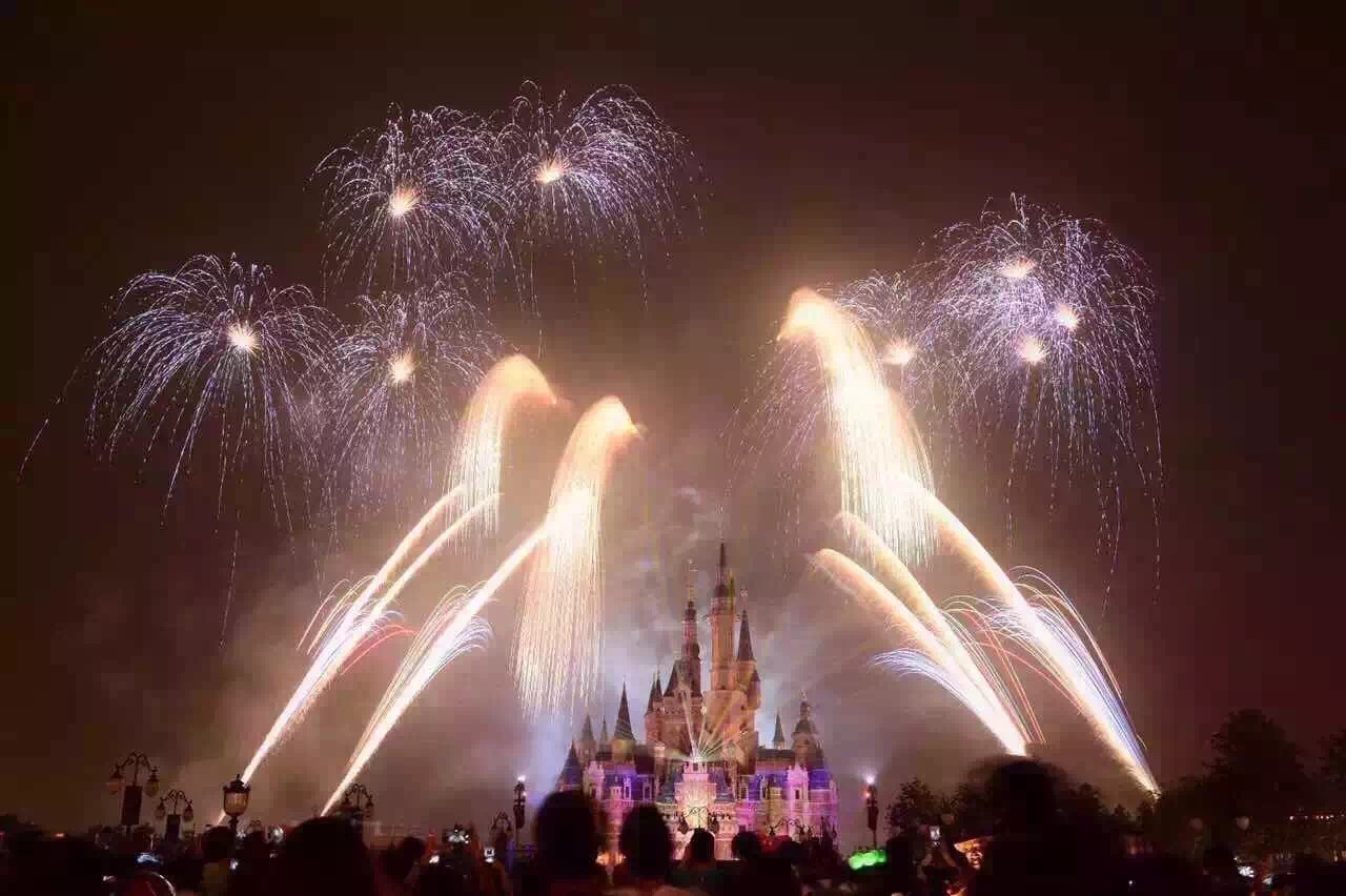 【图文】上海迪士尼"夜光幻影"烟花首秀!现场沸腾