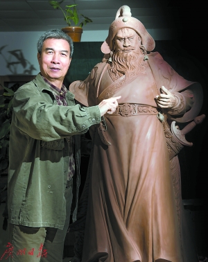 潘柏林作品《观沧海》黄强华作品《品悟》黄志伟在创作中.