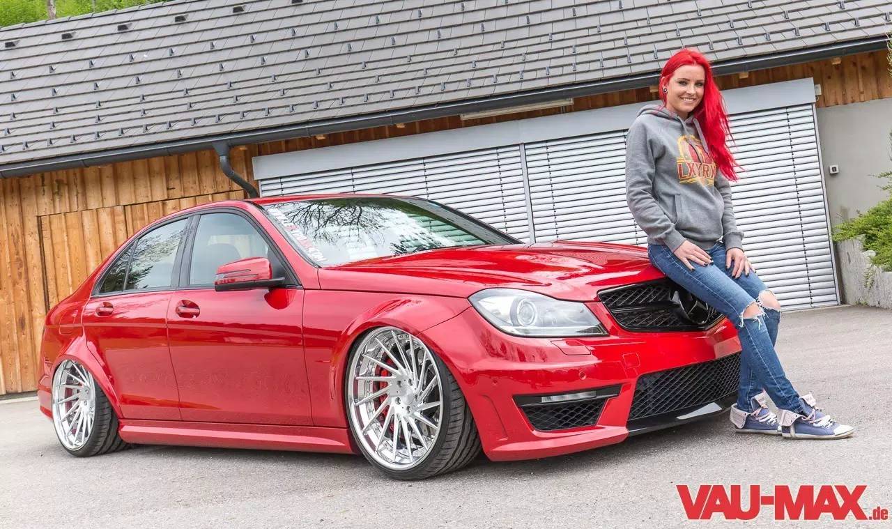 硬盘里的玩车女神，看到她的座驾我硬了！