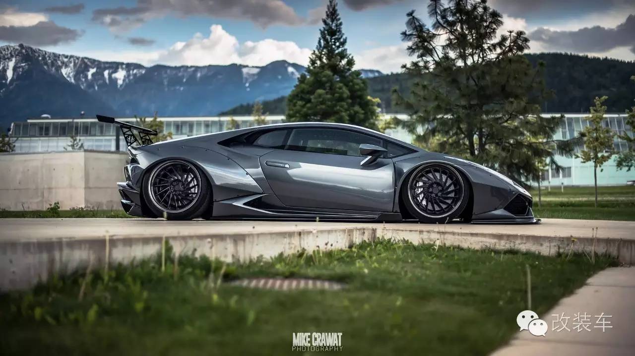 硬盘里的玩车女神，看到她的座驾我硬了！