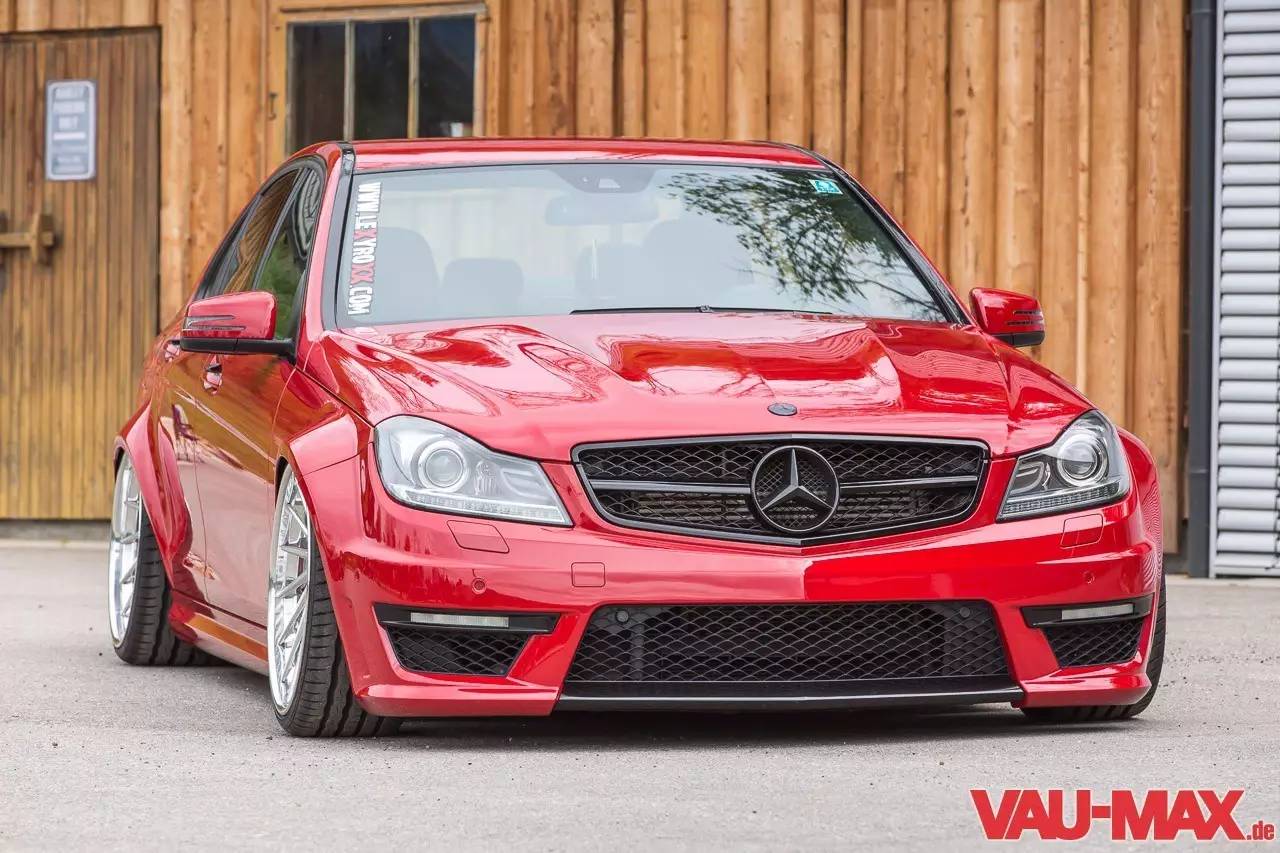 硬盘里的玩车女神，看到她的座驾我硬了！