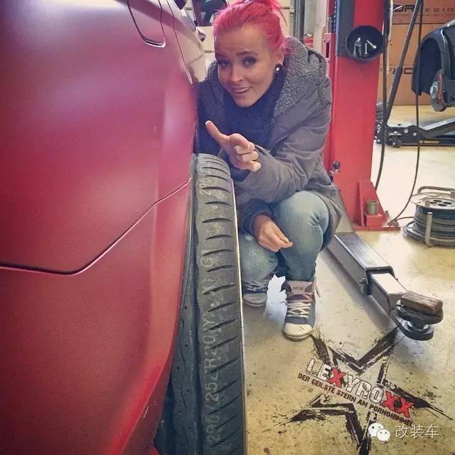 硬盘里的玩车女神，看到她的座驾我硬了！