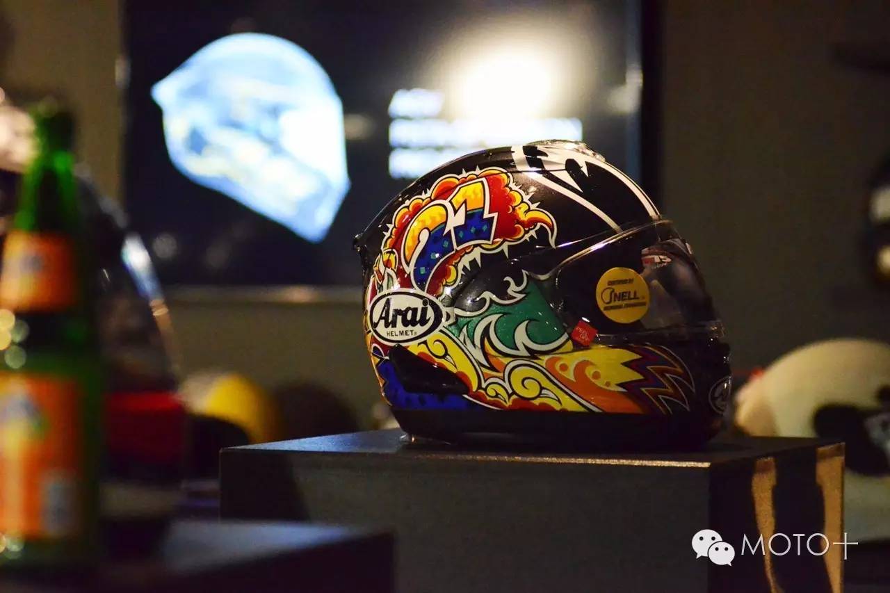 看MOTO+主页菌在德国逛摩托车装备用品店