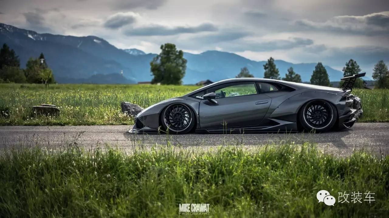 硬盘里的玩车女神，看到她的座驾我硬了！