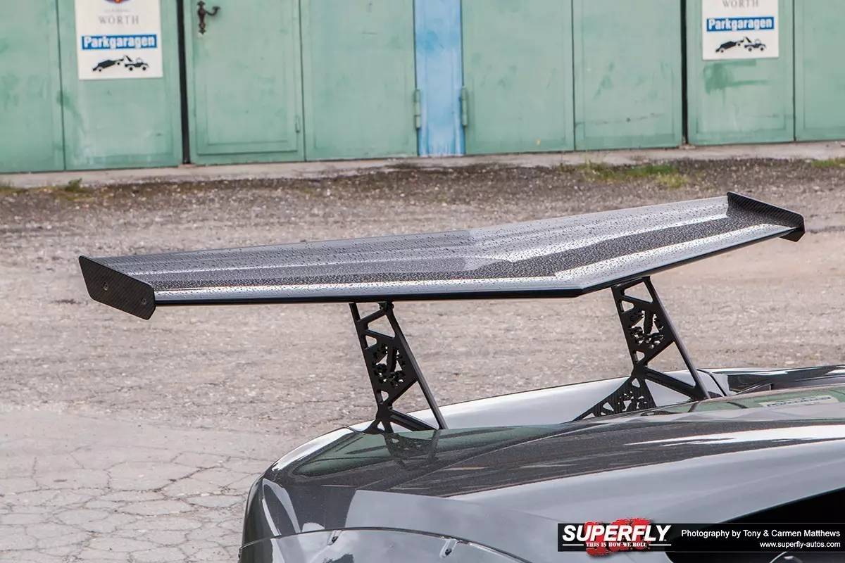 硬盘里的玩车女神，看到她的座驾我硬了！