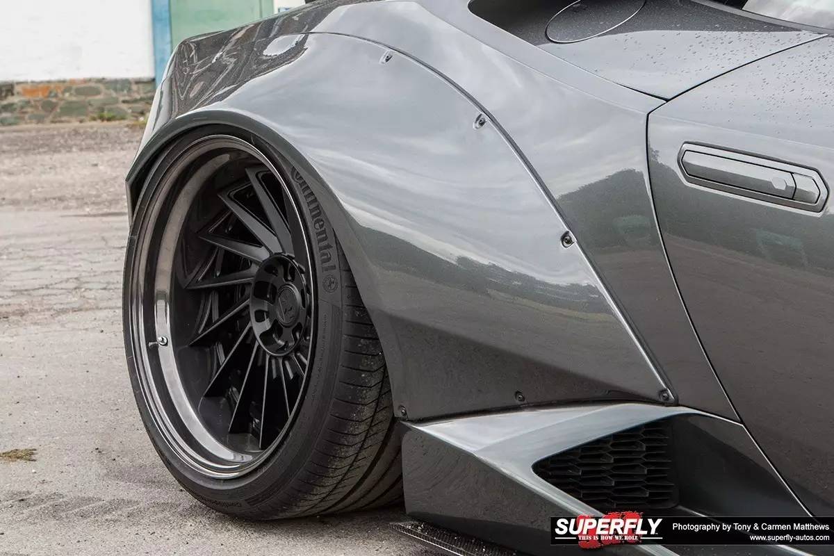 硬盘里的玩车女神，看到她的座驾我硬了！