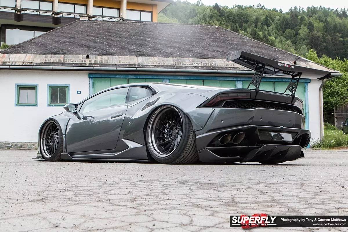 硬盘里的玩车女神，看到她的座驾我硬了！