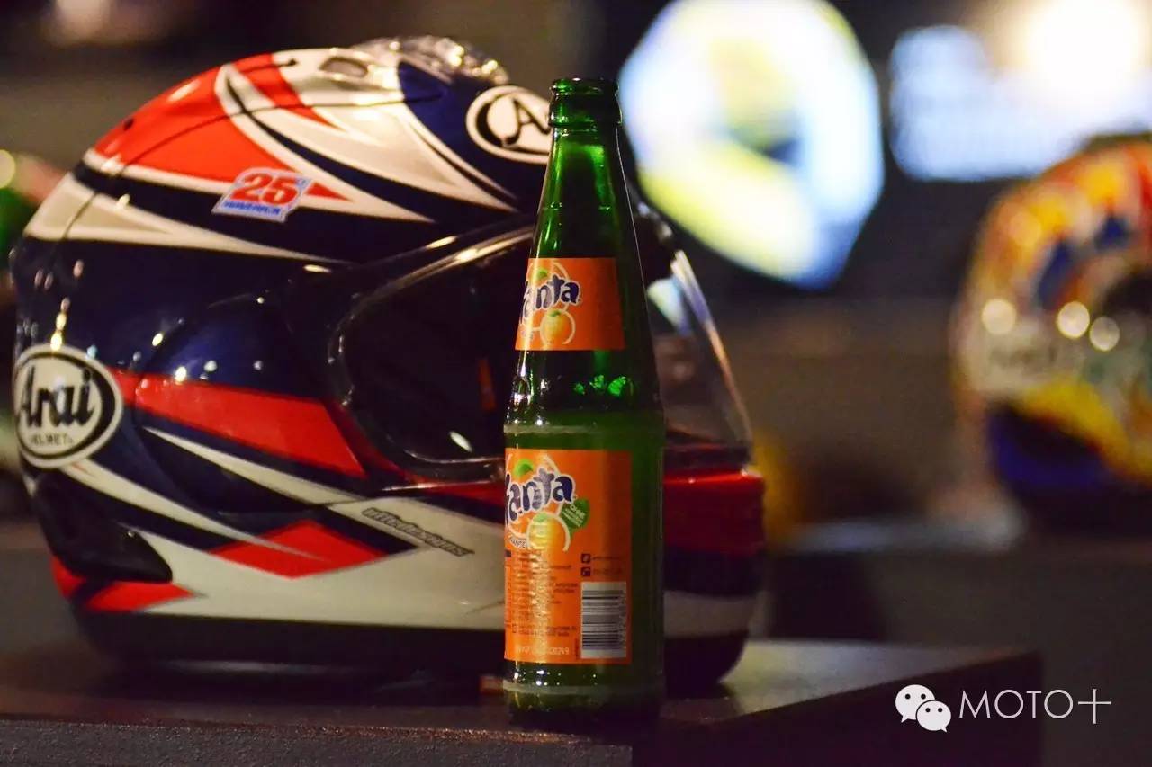 看MOTO+主页菌在德国逛摩托车装备用品店