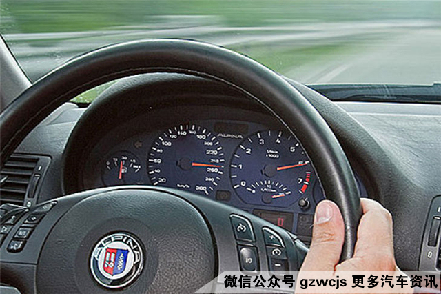 如果时速开到200公里 雨刮还能不能用？