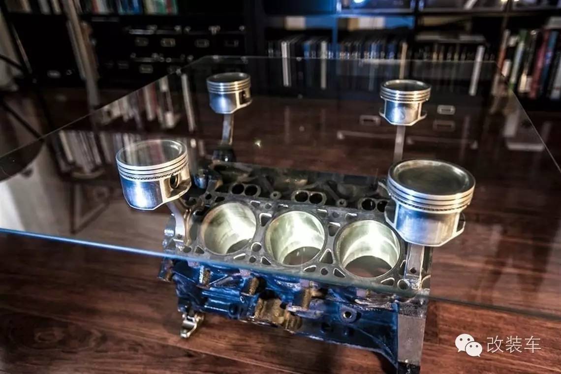 朋友家吃饭桌子比我的车还贵