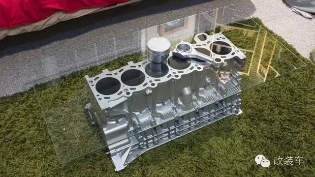 朋友家吃饭桌子比我的车还贵