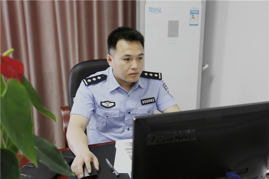 同犯罪分子搏斗在第一线 《守护》讲述刑警的大无畏精神