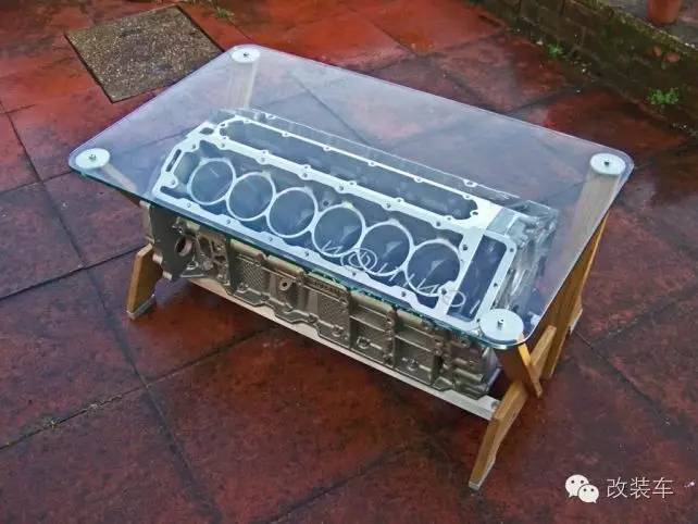 朋友家吃饭桌子比我的车还贵