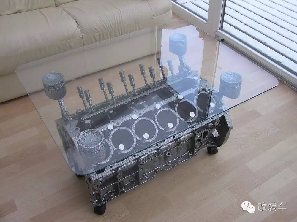 朋友家吃饭桌子比我的车还贵