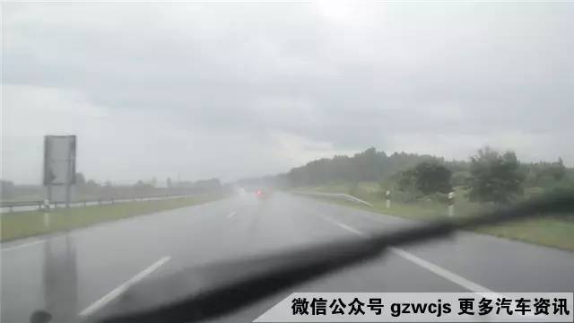如果时速开到200公里 雨刮还能不能用？