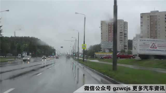 如果时速开到200公里 雨刮还能不能用？