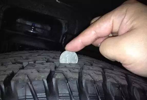 轮胎该换了吗？一枚硬币告诉你