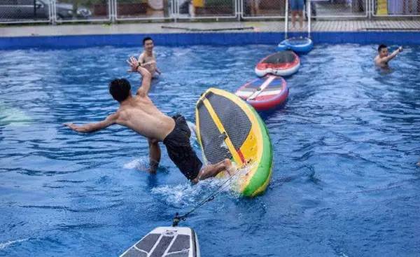 500辆改装车太湖撒欢是什么场面